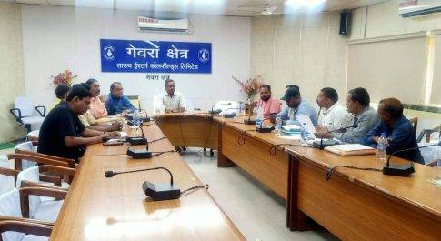 माकपा ने प्रबंधन के पाले में डाली गेंद : घेराव स्थगित, लेकिन पहलकदमी न होने पर खदान बंदी पर अड़ी माकपा, ठुकराया प्रबंधन का ठेका प्रस्ताव, कहा स्थायी रोजगार ही एकमात्र हल