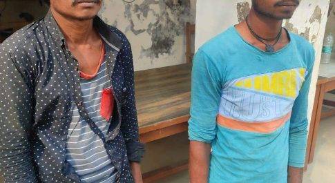 ट्रैक्टर की बैट्री चुरा कर ले जा रहे दो चोर गिरफ्तार