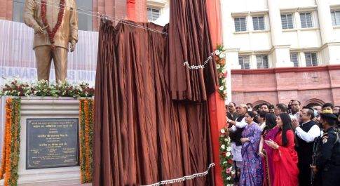 पूर्व केंद्रीय मंत्री,मेयर,बीबीडी ग्रुप के संस्थापक अखिलेश दास की प्रतिमा का रक्षामंत्री श्री राजनाथ सिंह ने किया अनावरण