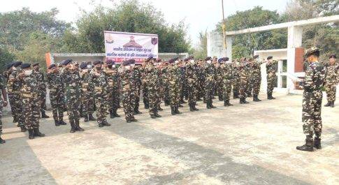 सशस्त्र सीमा बल के जवानों ने संविधान दिवस पर ली शपथ
