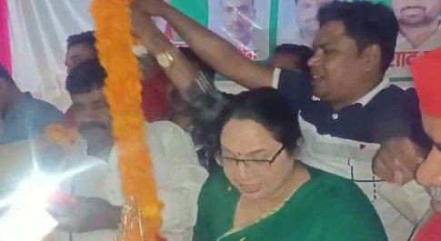बहराइच पहुंची पूर्व मंत्री जूही सिंह , फूल मालाओं से हुआ जोरदार स्वागत