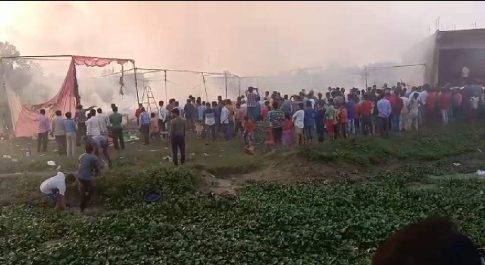बहराइच के मिहिपुर्वा में हुआ बड़ा हादसा, कई पटाखे की दूकान हुई जलकर राख
