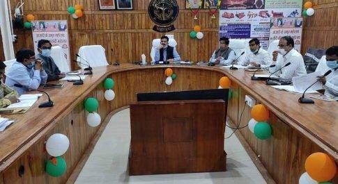 कूड़ा जलने की घटना पाये जाने पर दण्डित होंगी निकायें: डीएम कूड़ा निस्तारण की उचित व्यवस्था करें निकायें