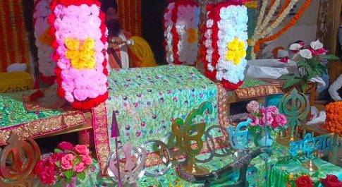 श्री गुरूनानक जयन्ती पर गुरुद्वारा श्री गुरु सिंह सभा पहुॅचे डीएम, श्री गुरु ग्रंथ साहब जी के सम्मुख माथा टेका