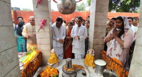 केदारनाथ धाम में आयोजित प्रधानमंत्री के कार्यक्रम का हुआ सजीव प्रसारण मंत्रोच्चार के बीच अतिथियों द्वारा किया गया रूद्राभिषेक