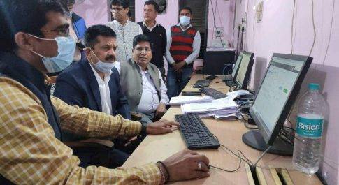 डीएम ने तहसील बहराइच का किया औचक निरीक्षण प्रपत्रों के डिजिटाईज़्ड कार्य का डीएम ने लिया जायज़ा