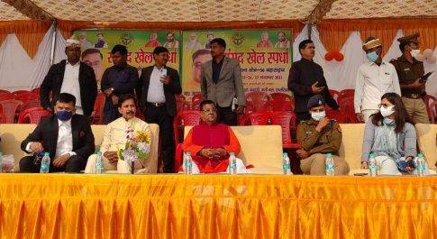 जिला स्तरीय सांसद खेल स्पर्धा का प्रभारी मंत्री अनिल राजभर ने किया उद्घाटन