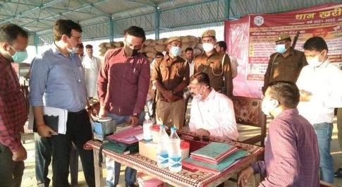 मण्डी परिसर स्थित धान क्रय केन्द्रों का डीएम ने किया निरीक्षण मण्डी समिति में खाद्य विभाग के द्वितीय क्रय केन्द्र का किया शुभारम्भ