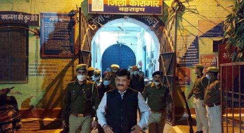 डीएम ने किया जिला कारागार का निरीक्षण