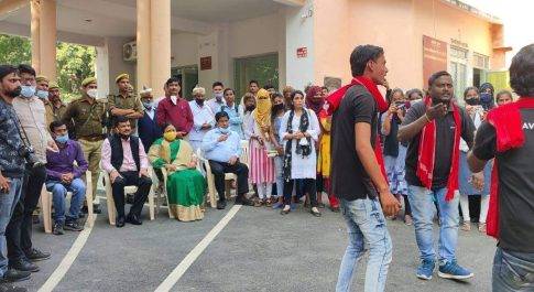 नुक्कड़ नाटक व एल.ई.डी. वैन के माध्यम से आयोजित हुआ जागरूकता कार्यक्रम