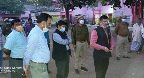 सी.एच.सी. मीेतापुर का डीएम ने किया निरीक्षण