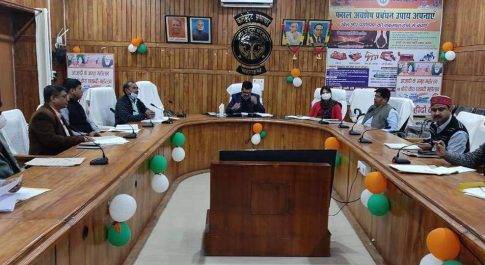 टैबलेट/स्मार्ट फोन वितरण योजना के तैयारी के सम्बन्ध में बैठक सम्पन्न