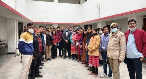जनपद भ्रमण पर आये प्रशासनिक सेवा के अधिकारियों ने किया वन स्टाप सेण्टर का भ्रमण