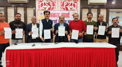 प्रदेश में “ई कॉमर्स नीति” बनाने , “व्यापारी नीति आयोग” के गठन एवं “व्यापारी स्वास्थ्य बीमा” की मांग सहित 14 सूत्रीय “मांग पत्र” “उत्तर प्रदेश आदर्श व्यापार मंडल” ने जारी किया