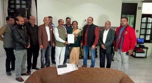उत्तर प्रदेश आदर्श व्यापार मंडल” ने भा ज पा के घोषणा पत्र में व्यापारियों की मांगों को शामिल करने के लिए भारतीय जनता पार्टी की “घोषणा पत्र समिति “की सदस्य एवं सांसद डॉ रीता बहुगुणा जोशी को 14 सूत्रीय “मांग पत्र” सौंपा
