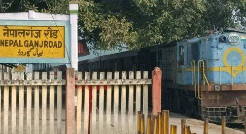 फिर चली सवारी गाड़ी लेकर यात्री नाखुश