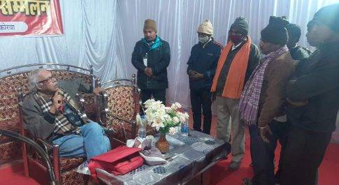 भूविस्थापितों ने माकपा नेता तपन सेन को सौंपा ज्ञापन