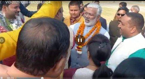 भारतीय जनता पार्टी के प्रभारतीय देश अध्यक्ष स्वतंत्र देव सिंह हेलीकॉप्टर से पहुंचे बहराइच पुलिस लाइन ग्राउंड हेलिपैड भाजपा के कार्यकर्ताओं ने किया भब्य स्वागत