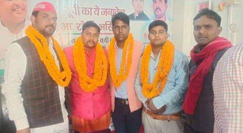 महराजगंज।सपा से पंकज श्रीवास्तव बने जिला उपाध्यक्ष ने कहा झूठ की सरकार नहीं जनता जाग उठी है