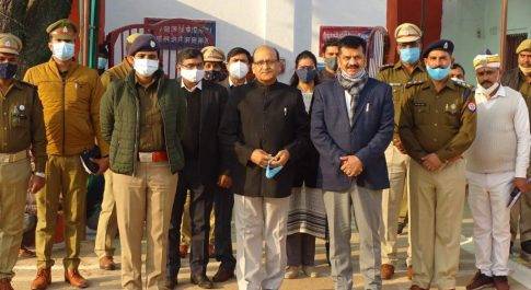 जनपद न्यायाधीश, डीएम व एसपी ने किया जिला कारागार का निरीक्षण