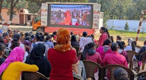 01 करोड़ मुफ्त टैबलेट स्मार्टफोन वितरण अभियान का मुख्यमंत्री ने किया शुभारम्भ