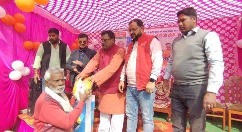 जनपद की उचित दर दुकानों पर समारोहपूर्वक आयोजित हुआ वितरण उत्सव जनप्रतिनिधियों की मौजूदगी में कार्डधारकों को वितरित की गयी खाद्य सामग्री