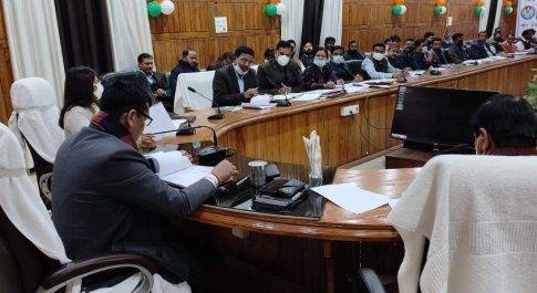 डीएम की अध्यक्षता में सम्पन्न हुई विकास कार्यो की मासिक समीक्षा बैठक