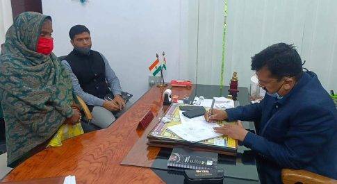 डीएम के जनता दर्शन में पहुॅची फरियादी की समस्या का शीघ्र होगा समाधान