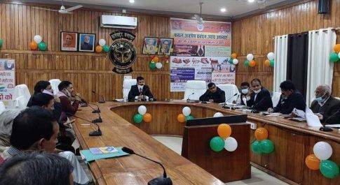 कोविड-19 से बचाव के सम्बन्ध में डीएम ने की राजनैतिक दलों के साथ बैठक आयोग द्वारा जारी दिशा निर्देशों की दी गयी जानकारी