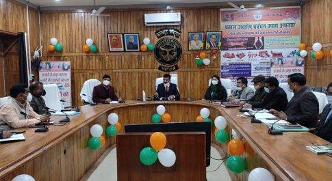 मतदान कार्मिकों का डबल डोज़ टीकाकरण कराना सुनिश्चित करें अधिकारी: डीएम