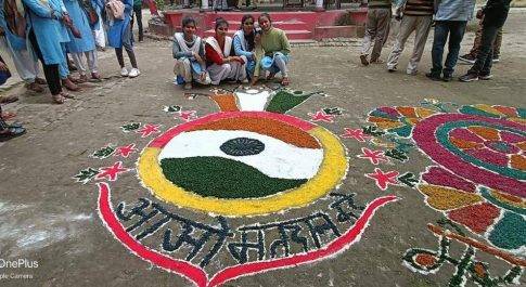 सारे काम छोड़ दो सबसे पहले वोट दो