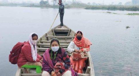 डीएम के नेतृत्व में जनपद में संचालित हुआ मेगा टीकाकरण अभियान अपरान्ह 05 बजे तक 36 हज़ार से अधिक लोगों ने कराया टीकाकरण टीकाकरण के प्रति लोगों व युवक-युवतियों में दिखा उत्साह
