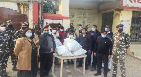 भारत नेपाल सीमावर्ती कस्बे में नारकोटिक्स विभाग व एसएसबी ने मारा छापा, भारी मात्रा में नशीली दवाओं के साथ 6 गिरफ्तार