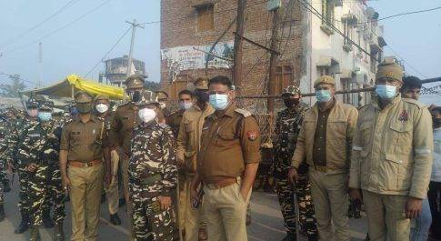 आगामी विधानसभा चुनाव के मद्देनजर एसएसबी जवानों के साथ पुलिस प्रशासन ने किया फ्लैग मार्च