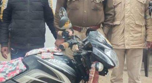 पुलिस व एसएसबी की संयुक्त टीम ने एक बाइक तस्कर के कब्जे से 110 ग्राम स्मैक‌ बरामद किया