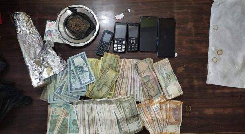 ३० ग्राम स्मैक के साथ तीन लोगो को पुलिस ने पकडा