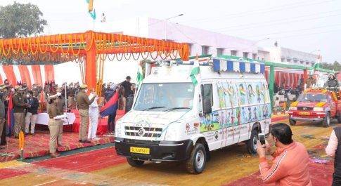 गौतमबुद्ध नगर गणतंत्र दिवस परेड में आकर्षण का केंद्र बना नन्हे परिंदे वैन