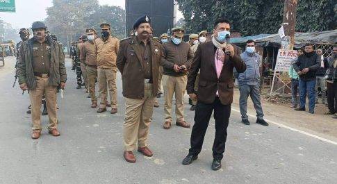 डीएम व एसएसपी ने पुलिस बल के साथ किया रूट मार्च