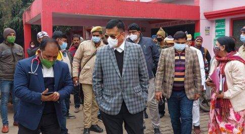 डीएम ने तहसील व सामुदायिक स्वास्थ्य केन्द्र नानपारा का किया निरीक्षण टीकाकरण कार्य का लिया जायज़ा