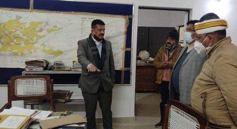 डीएम ने कलेक्ट्रेट परिसर का किया निरीक्षण नामांकन स्थलों के तैयारियों का लिया जायजा