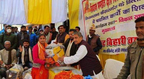 सहकारिता मंत्री मुकुट बिहारी वर्मा ने किया 25 परियोजनाओं का शिलान्यास युवक मंगल दल व महिला मंगल दल के सदस्यों को मिली खेल किट की सौगात सीएचसी फखरपुर में जन सुविधा परिसर का किया शिलान्यास