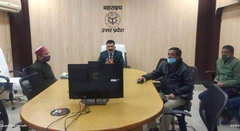 डीएम ने जनपद के ग्रामों प्रधानों से किया वचुअर्ली संवाद कोविड टीकाकरण में सक्रिय सहयोग के दिये गये निर्देश