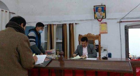 गुण्डा एक्ट के तहत 10 अपराधियों को ज़िला मजिस्ट्रेट ने किया जिला बदर 07 व्यक्तियों को 06 माह तक माह में 02 बार उपस्थिति दर्ज कराने हेतु किया गया पाबन्द