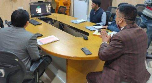 युवा वर्ग के शत-प्रतिशत टीकाकरण के लिए डीएम ने वर्चुअल माध्यम से प्रधानाचार्यों से किया संवाद