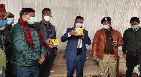 प्रशिक्षण स्थल पर मतदान कार्मिकों को वितरित की गयी आयुष रक्षा किट 153 कार्मिकों को लगाया गया बूस्टर डोज़