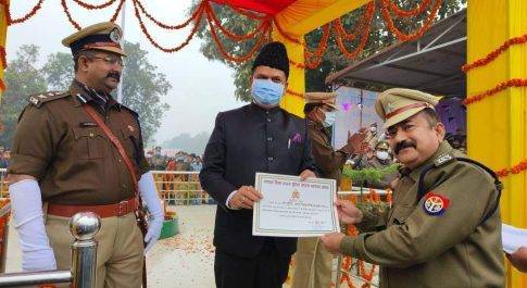 उत्कृष्ट कार्य के लिए सम्मानित किये गये पुलिस अधिकारी/कर्मचारी व डीजीसी टीकाकरण में उत्कृष्ट कार्य के लिए सम्मानित किये गये एमओआईसी विशेश्वरगंज व रिसिया