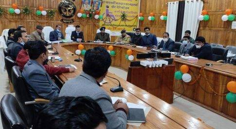व्यय प्रेक्षकों ने जिले के अधिकारियों के साथ की वर्चुअल बैठक