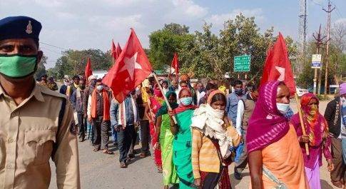 39 दिनों के आंदोलन के बाद हटाया गया पंचायत सचिव को, आदिवासी महासभा ने चक्का जाम की जगह निकाला विजय जुलूस