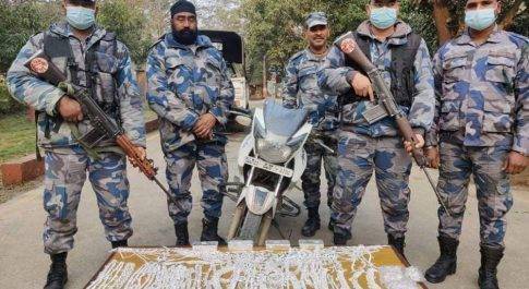भारतीय क्षेत्र रुपईडीहा से गयी बाइक में 9 लाख की चांदी बरामद।*