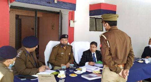 आगामी विधानसभा चुनाव के दृष्टिगत चुनाव पूर्व व्यवस्थाओं की समीक्षा करने बहराइच पहुंचे कमिश्नर
